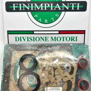 Juego Juntas completo adaptable a (8205081) Lombardini 3LD 450 y 3LD 510 VALIDO PARA MOTORES LOMBARDINI LDA80, LDA450, LDA510, 3LD450 Y 3LD 510. INCLUYE TODAS LAS JUNTAS DEL MOTOR: JUNTAS DE CULATA, ADMISION, ESCAPE, BALANCINES, GOMAS DE TUBOS, CARTER, DISTRIBUCION, VOLANTE ETC. INCLUYE RETENES CIGÜEÑAL