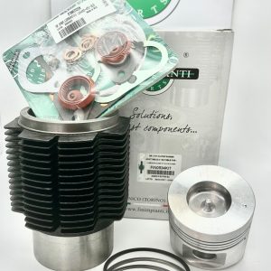 EQUIPO DE MOTOR ADAPTABLE A LOMBARDINI (4898.027) 3LD 450 y LDA 450 SE PUEDE MONTAR EN EL LDA 80, SI ES MUY ANTIGUO EL MOTOR PUEDE SER NECESARIO TORNEAR EL ALOJAMIENTO DEL CILINDRO EN EL BLOQUE MOTOR.